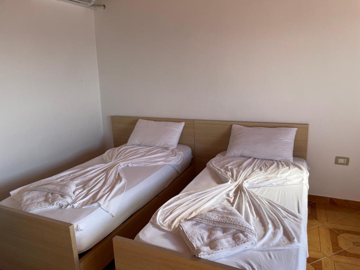 Sea View Apartments Vlore Bagian luar foto
