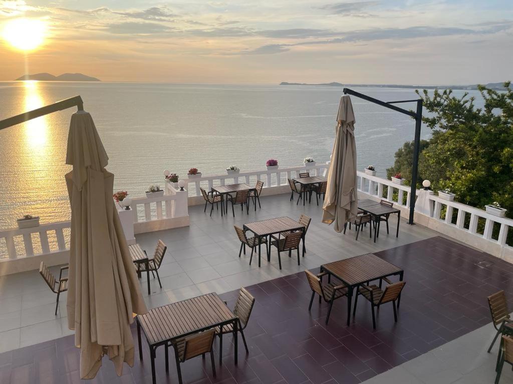 Sea View Apartments Vlore Bagian luar foto