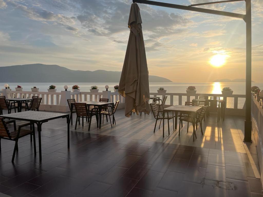 Sea View Apartments Vlore Bagian luar foto